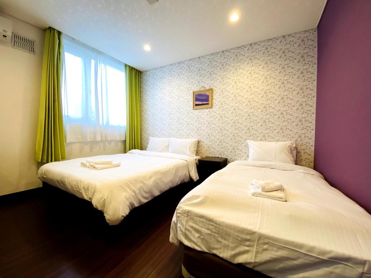 Petit Hotel Melon Furano Bagian luar foto