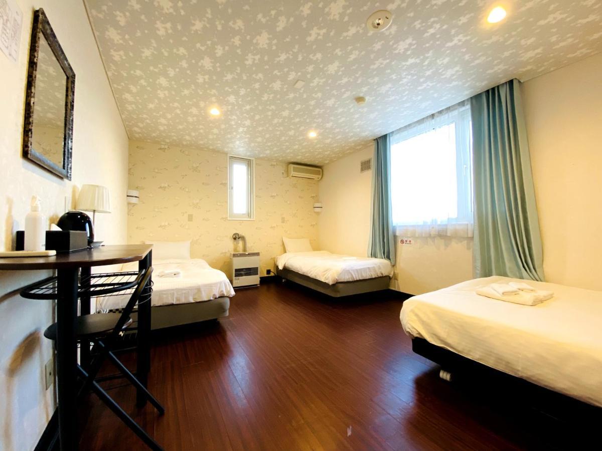 Petit Hotel Melon Furano Bagian luar foto
