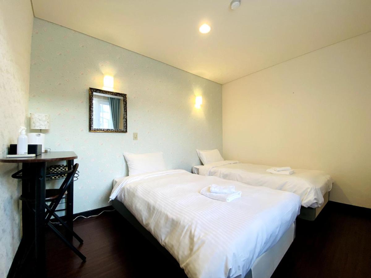 Petit Hotel Melon Furano Bagian luar foto