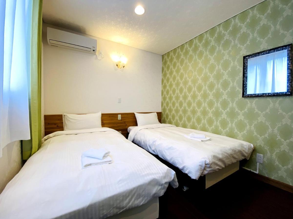 Petit Hotel Melon Furano Bagian luar foto