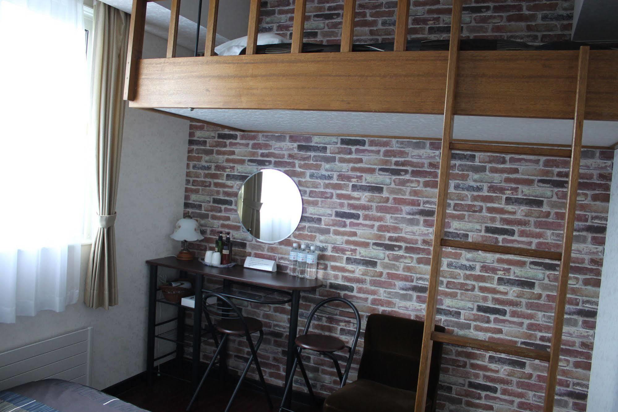 Petit Hotel Melon Furano Bagian luar foto