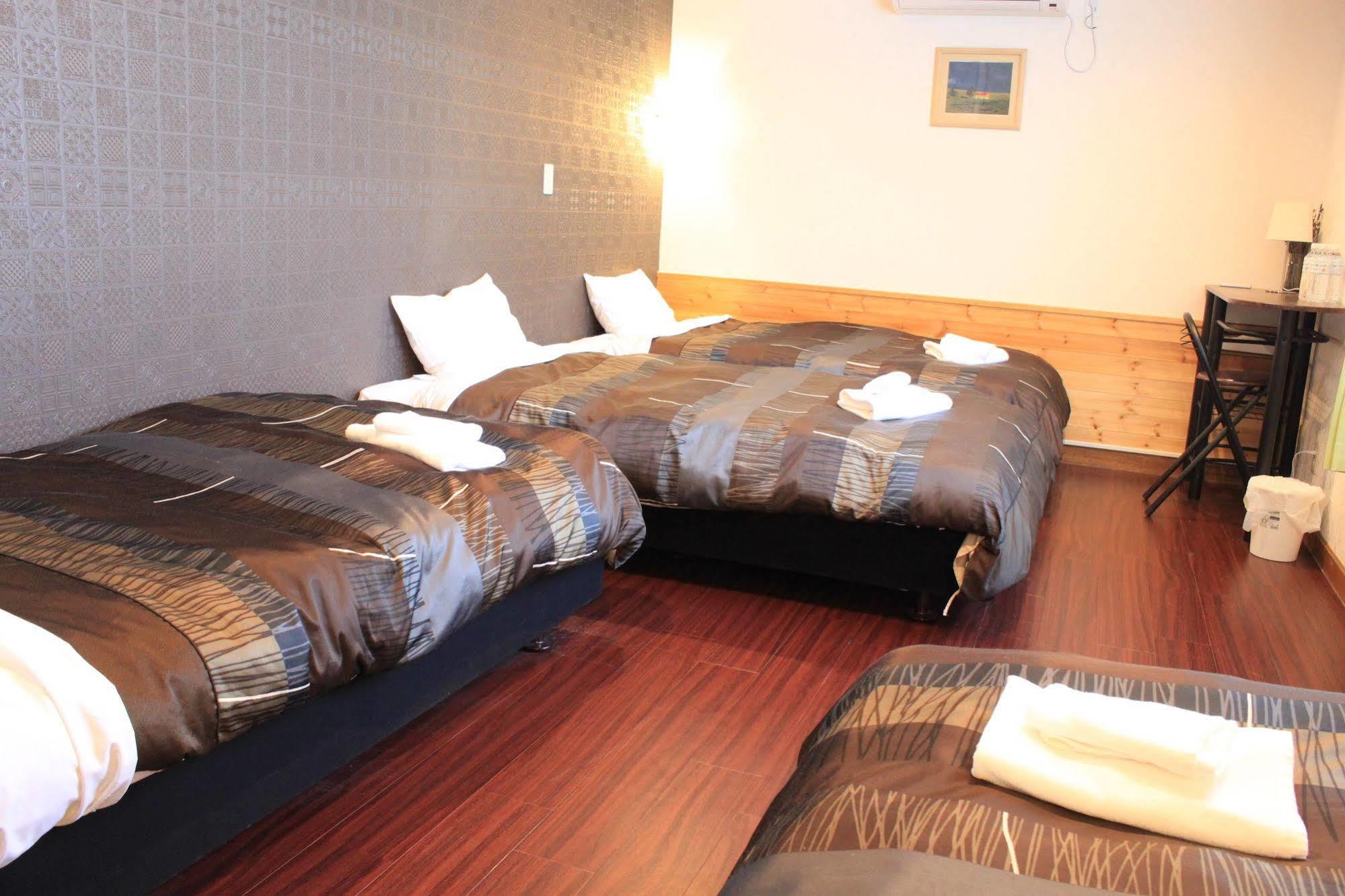 Petit Hotel Melon Furano Bagian luar foto
