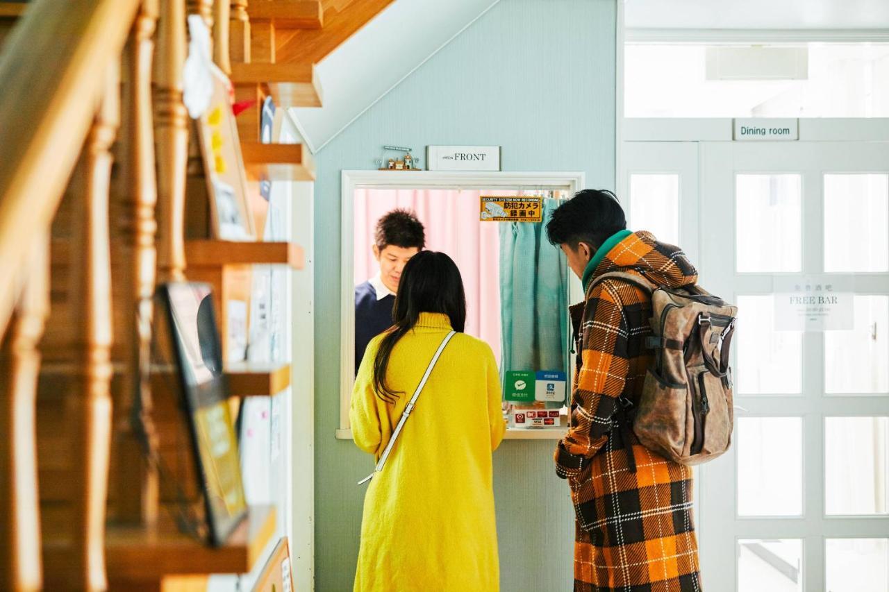 Petit Hotel Melon Furano Bagian luar foto