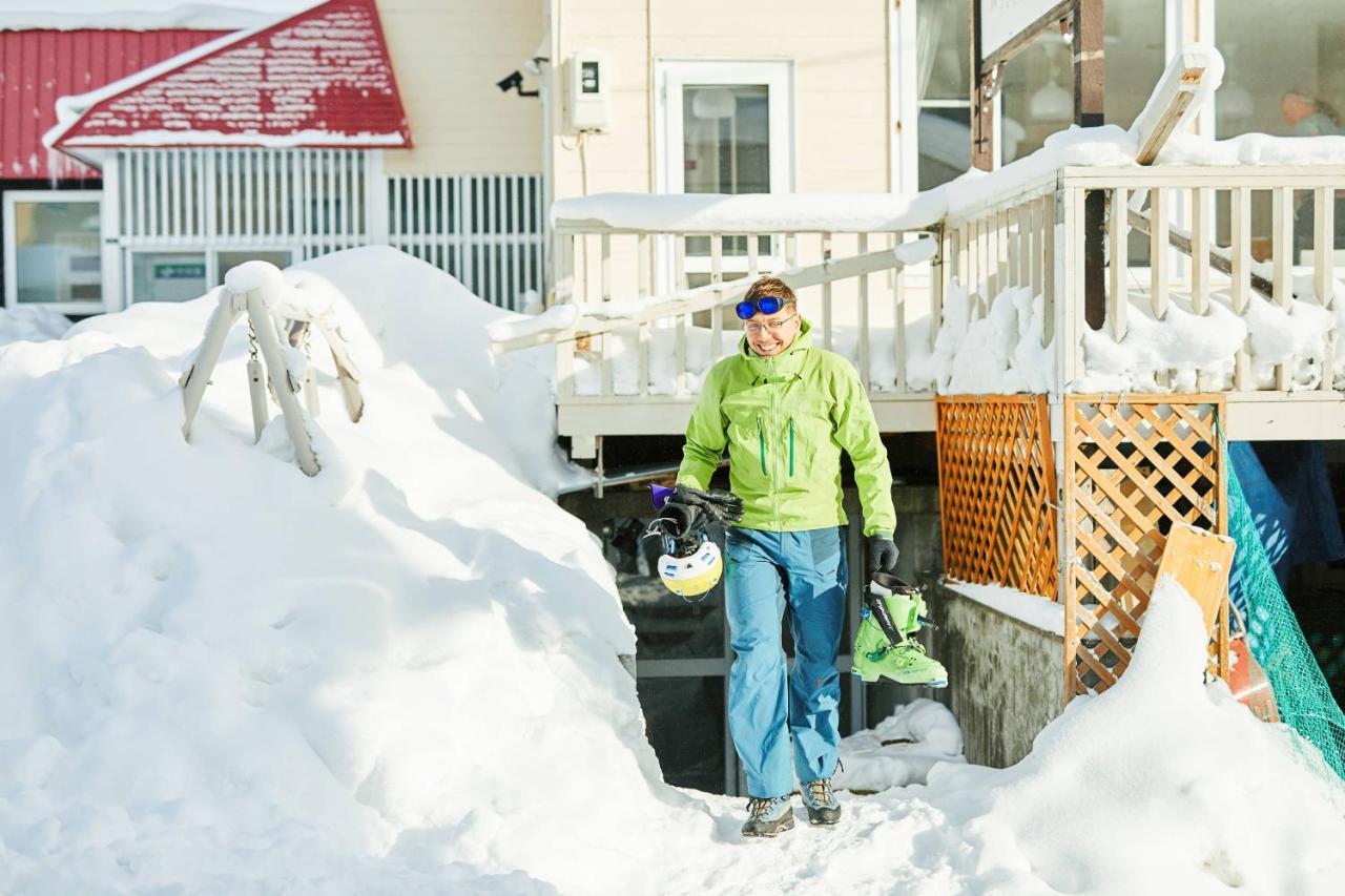 Petit Hotel Melon Furano Bagian luar foto