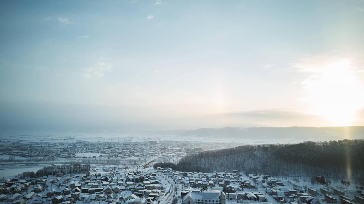 Petit Hotel Melon Furano Bagian luar foto