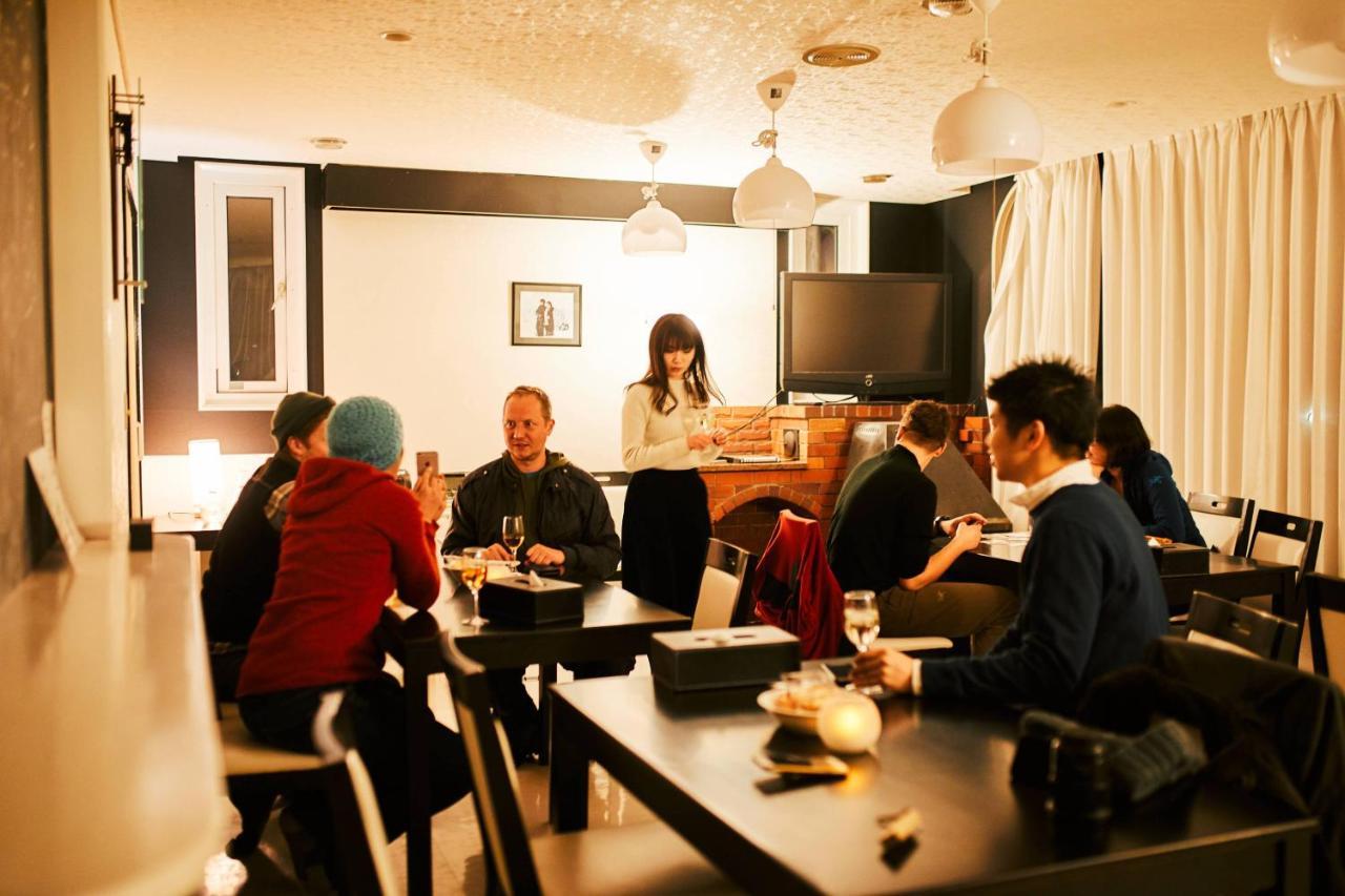 Petit Hotel Melon Furano Bagian luar foto