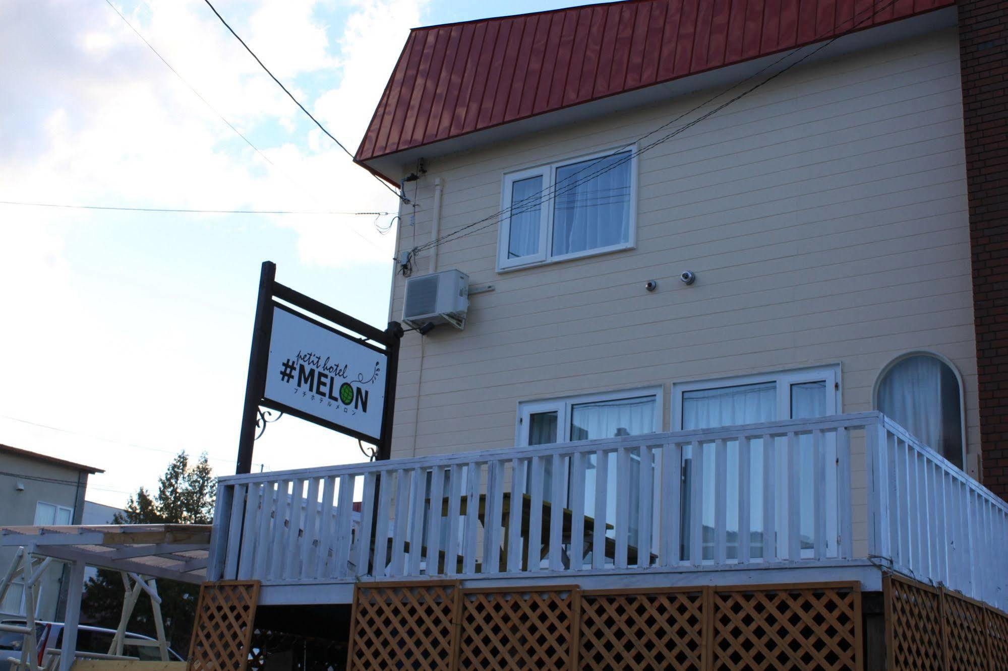 Petit Hotel Melon Furano Bagian luar foto
