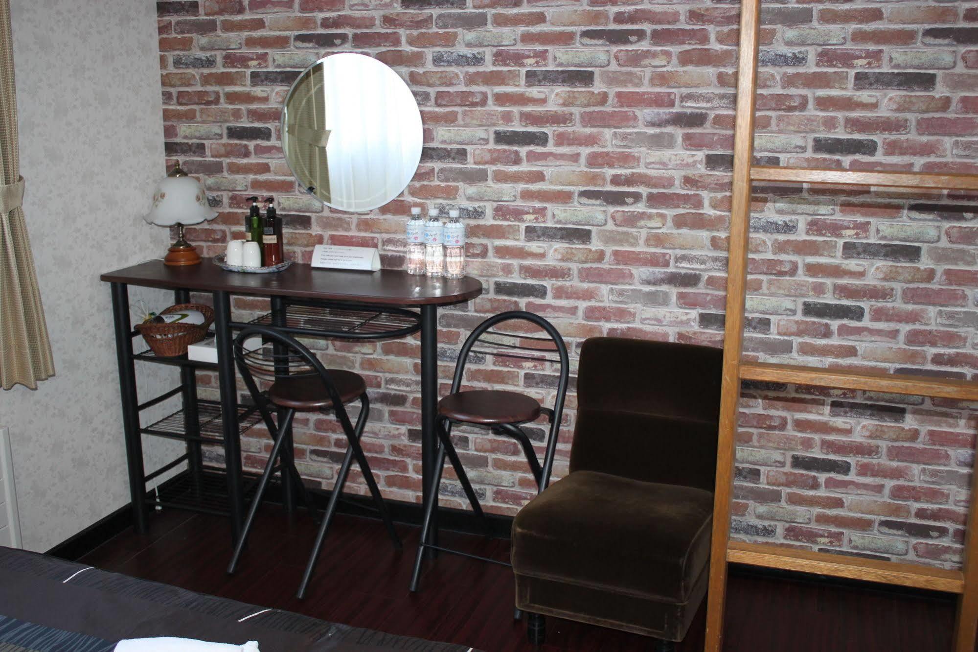Petit Hotel Melon Furano Bagian luar foto