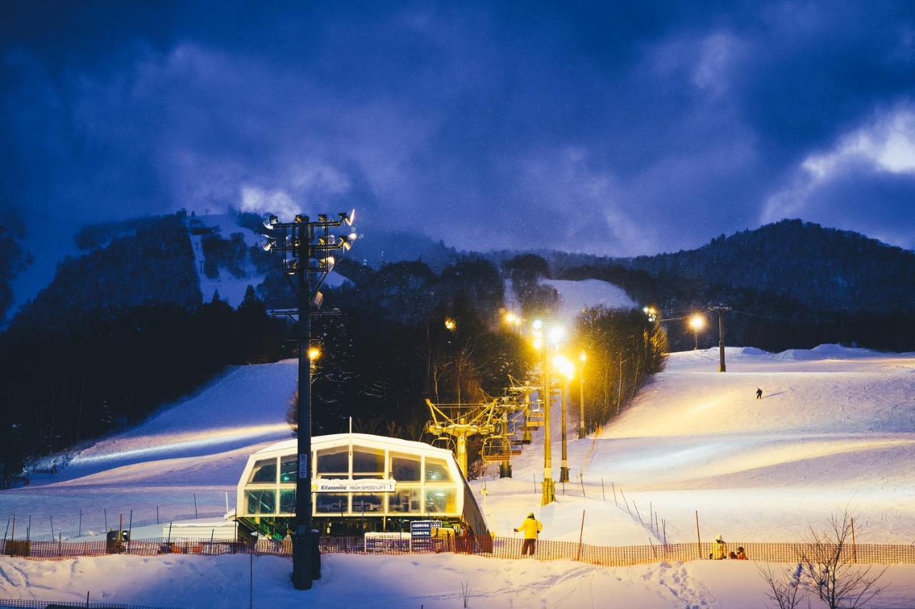 Petit Hotel Melon Furano Bagian luar foto